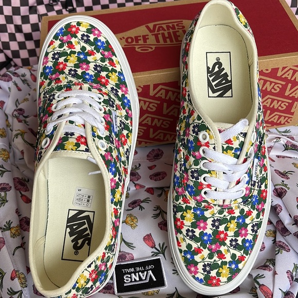 Vans WMNS Authentic
Floral White
VN0009PVTBD
Sneakers - Picture 13 of 16